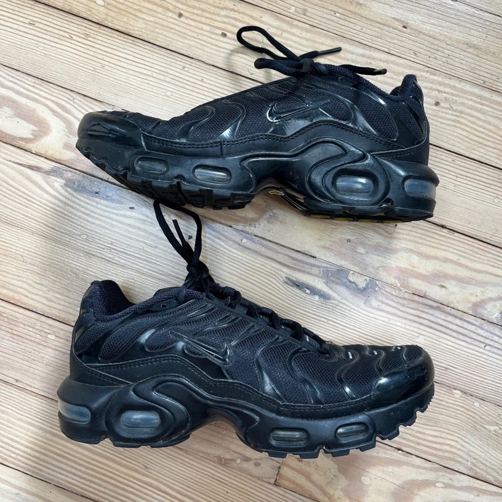Nike Air Max Plus TN Triple Black Sneakers 604133-050 youth 6.5 Running Shoes